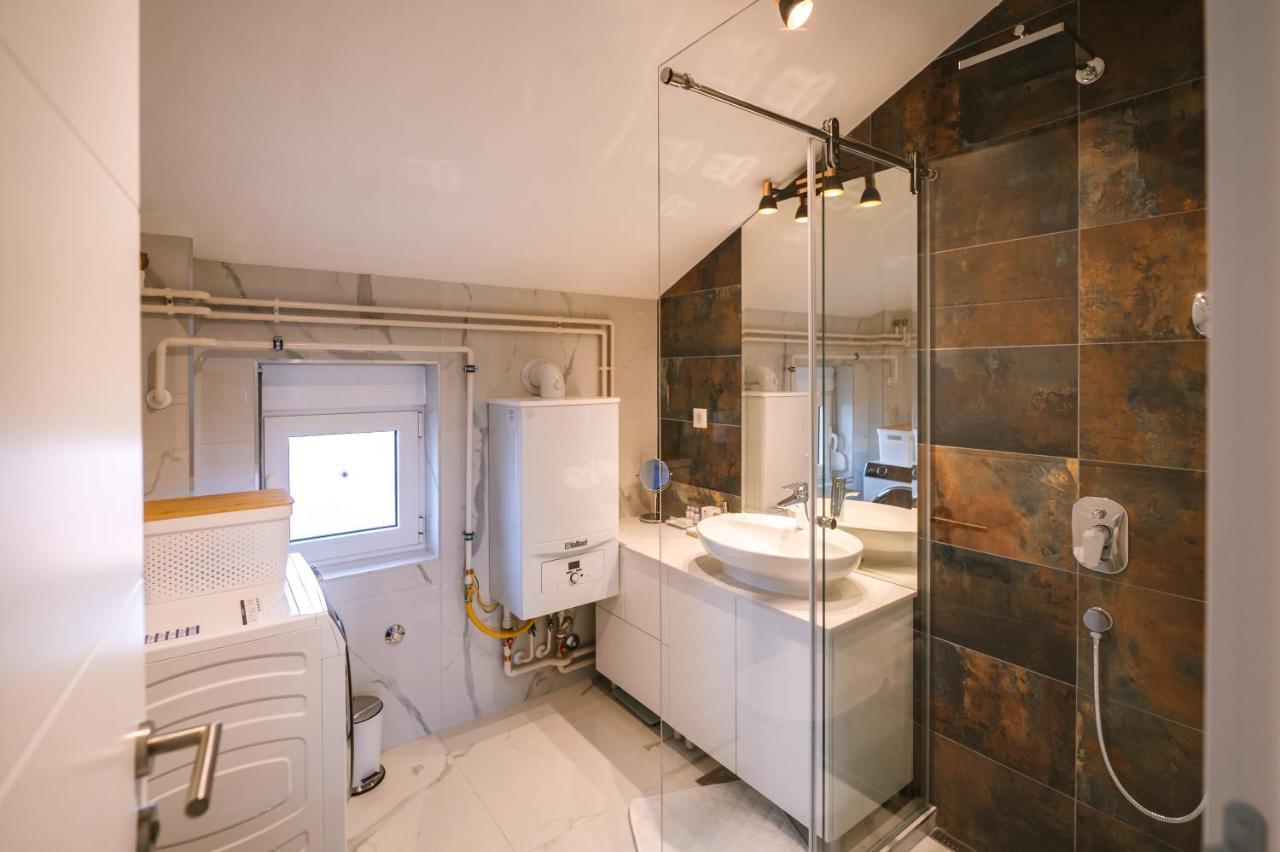 Mikonos Apartman Surcin Luaran gambar